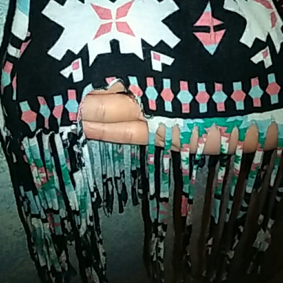 ❄Kirra Aztec Fringe Crop Top - Picture 6 of 7